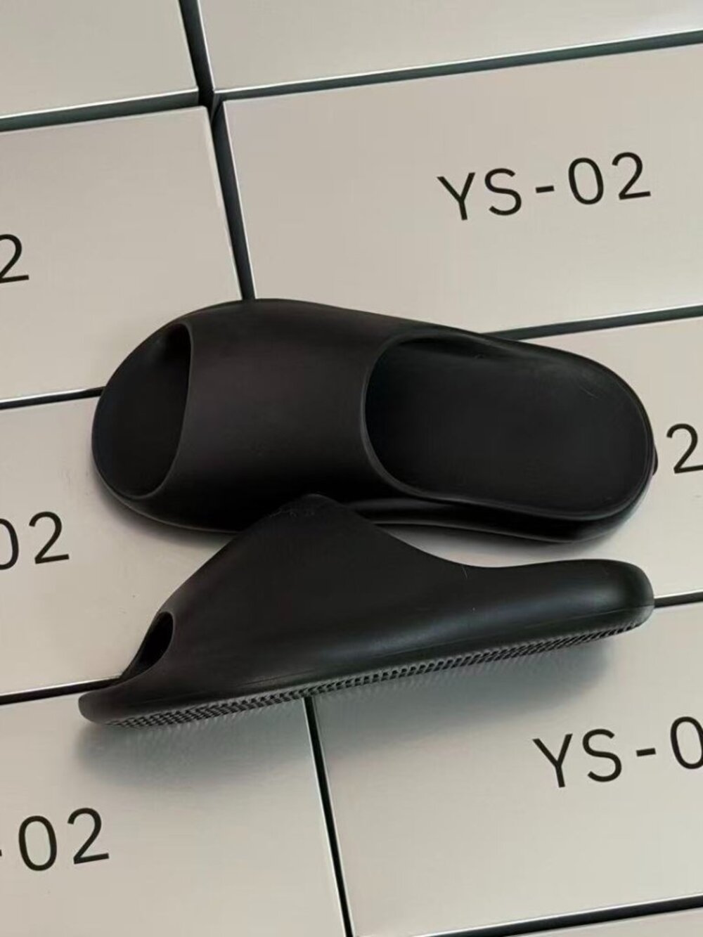 YEEZY SLIDES YZY YS-02 BLACK KANYE WEST